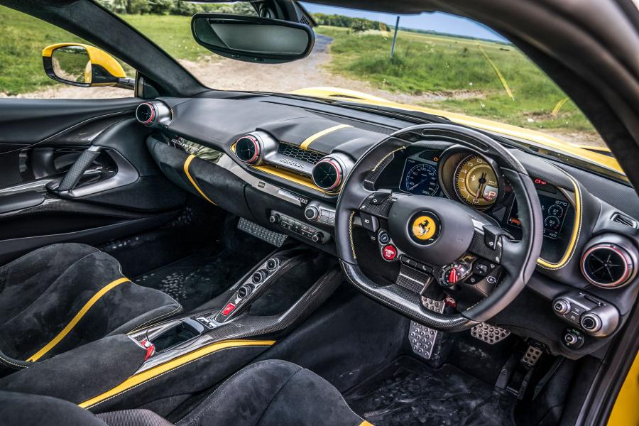 Торпедо Ferrari 812 Superfast 2017 года  (UK) (фото 23 из 25)